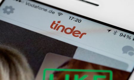 Źródło: https://www.theguardian.com/technology/2017/sep/26/tinder-personal-data-dating-app-messages-hacked-sold